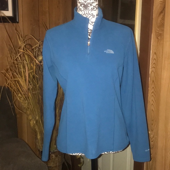 The North Face Sweaters - North Face lightweight 1/4 Zip Sweater